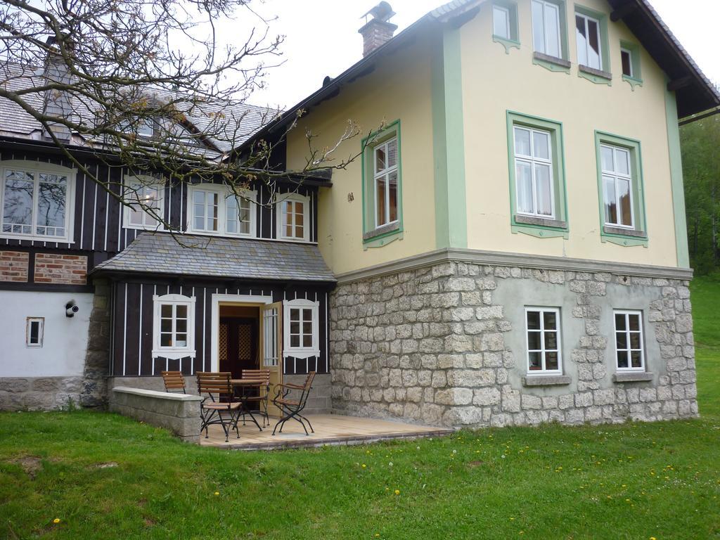 Chata Hugo - 3 Retreat Apartments Танвалд Екстериор снимка